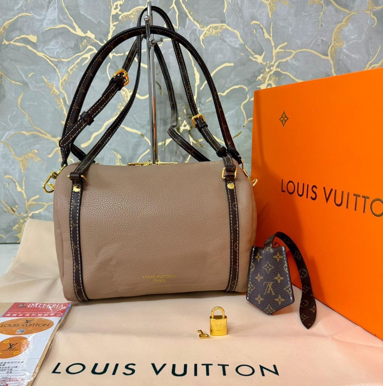 Louis Vuitton Express PM in pelle color taupe con chiave e lucchetto