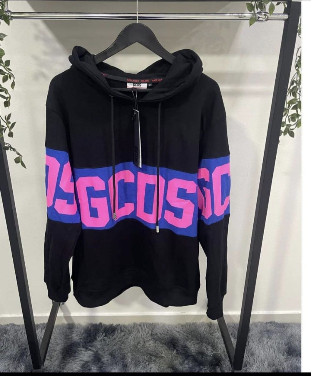 GCDS felpa nera con cappuccio e scritta rosa