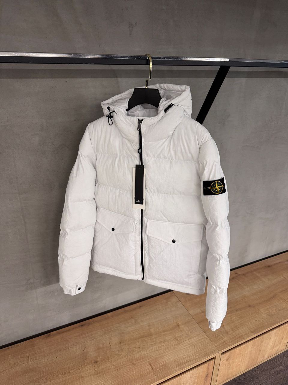 Piumino Stone Island Bianco – Invernale Tecnico & Moderno