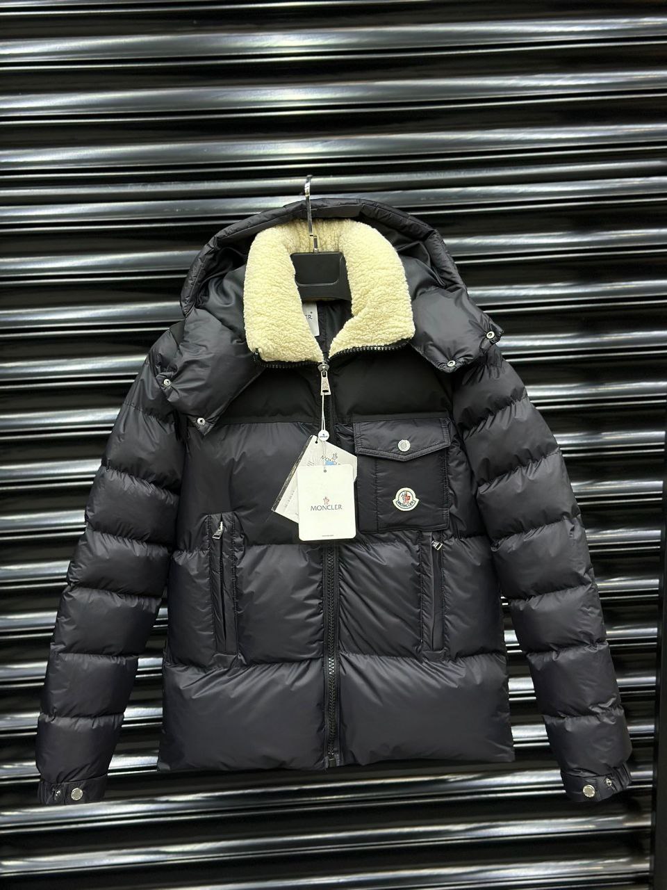 Piumino Moncler – Invernale Caldo & Iconico
