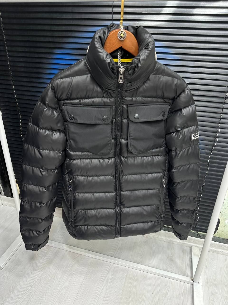 Piumino Emporio Armani Nero – Invernale Elegante & Caldo